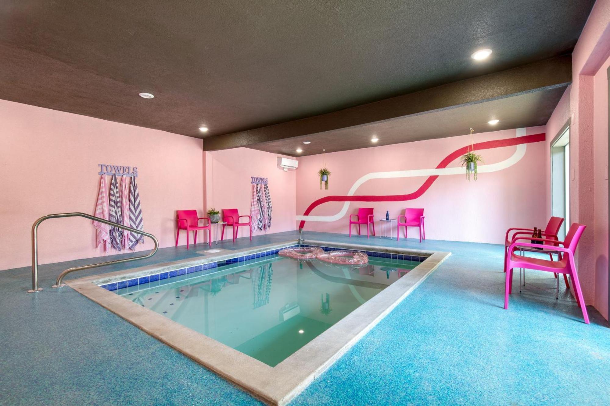 Pink Pines Avantstay Luxury Aesthetic Dream Home Indoor Pool Hot Tub 비둘기 포지 외부 사진