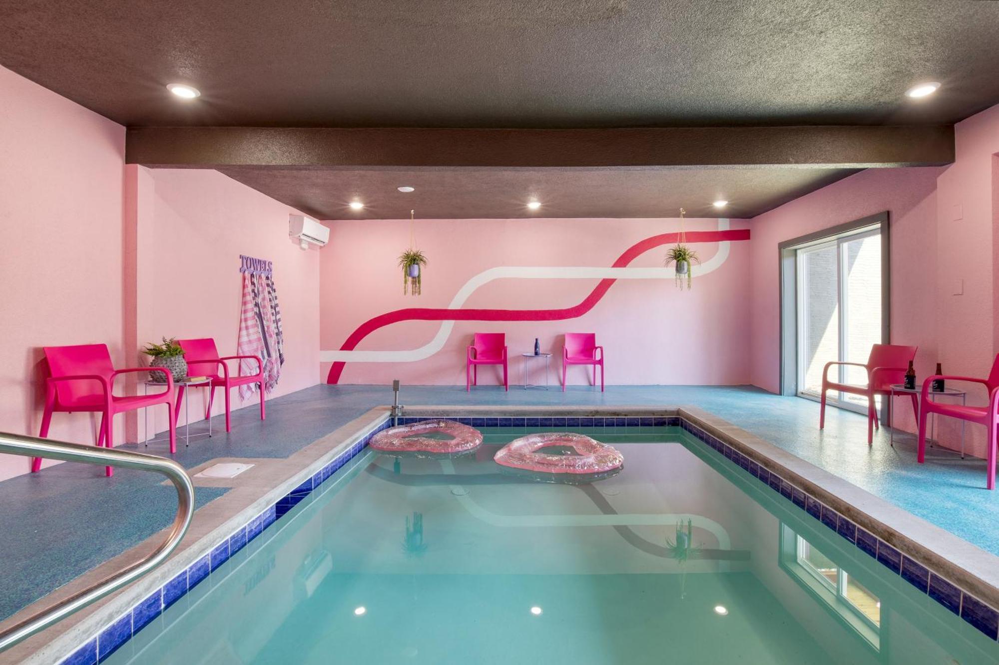 Pink Pines Avantstay Luxury Aesthetic Dream Home Indoor Pool Hot Tub 비둘기 포지 외부 사진