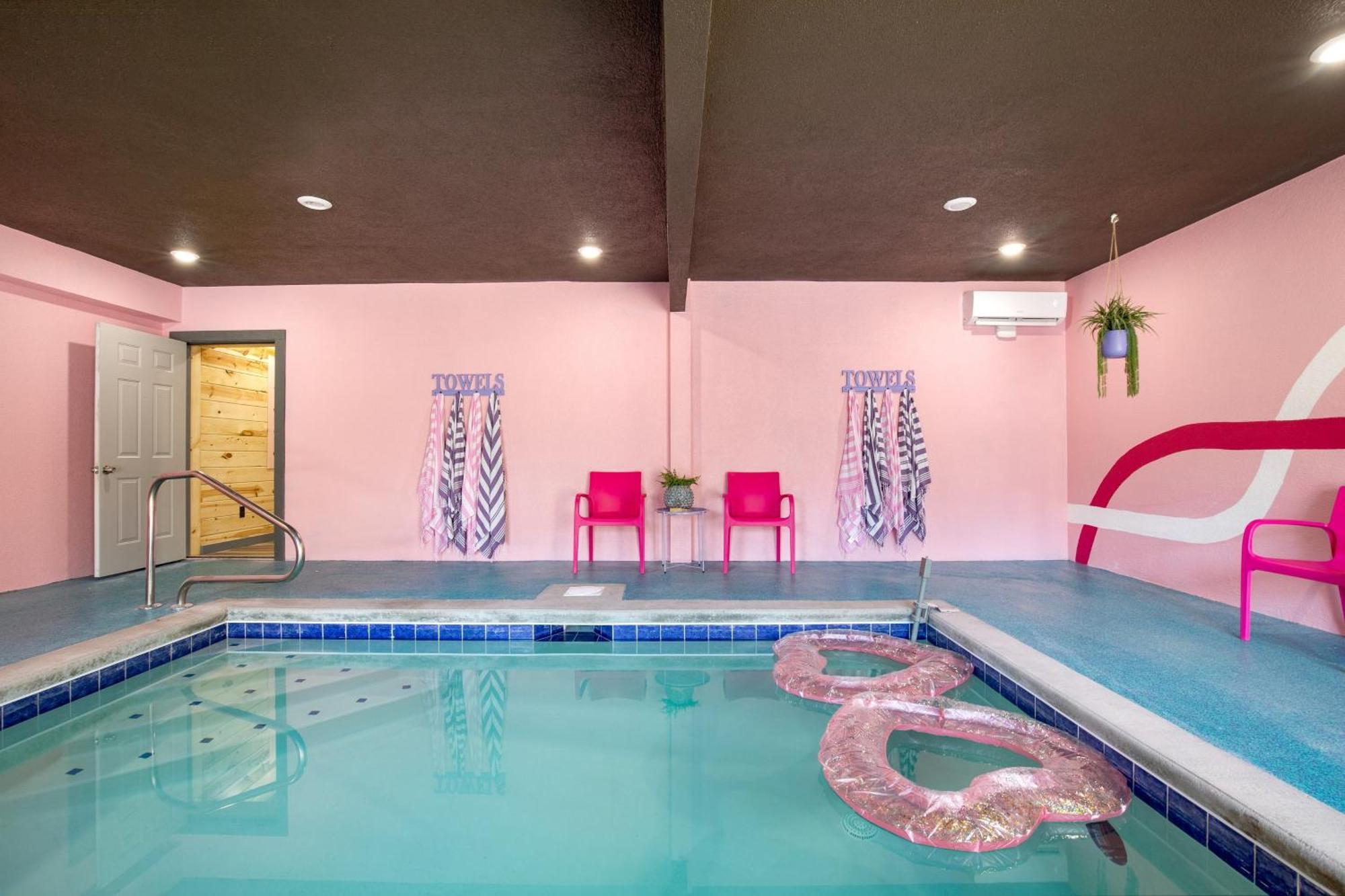 Pink Pines Avantstay Luxury Aesthetic Dream Home Indoor Pool Hot Tub 비둘기 포지 외부 사진